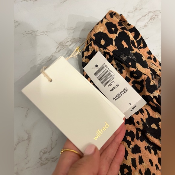 Aritzia Amelie skirt sz0 NWT - Picture 3 of 3